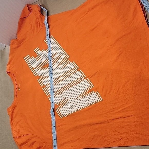 Nike, The Nike Tee, Athletic Cut, Size XL.  Orange. New Condition.  Never Worn. - Picture 6 of 7